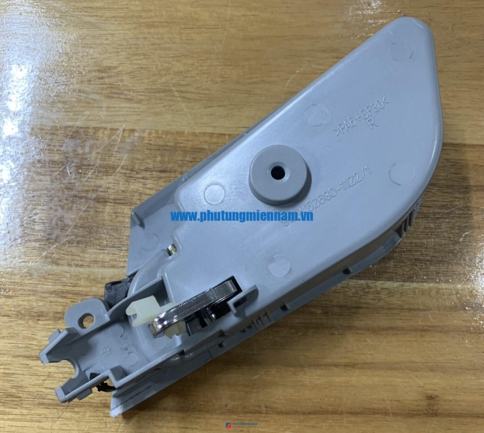 Tay mở cửa trong T5G-R